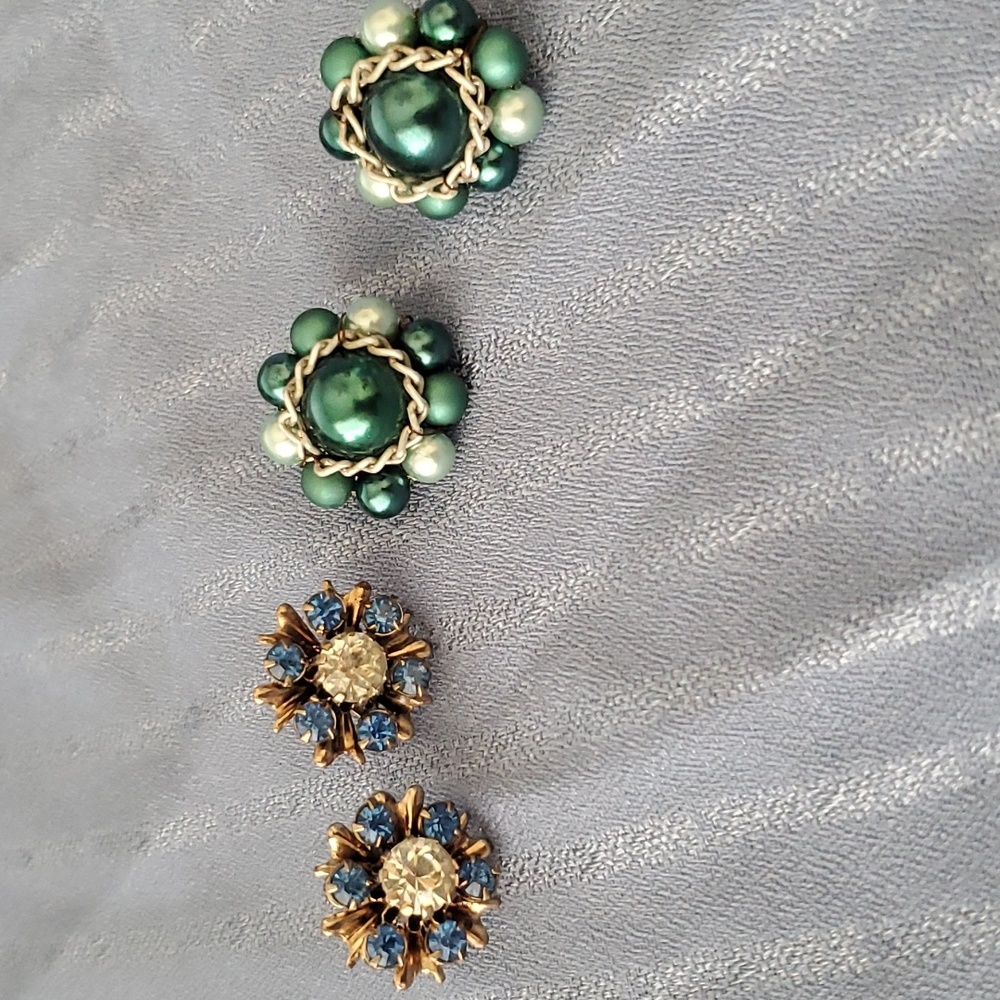 Vintage earrings clip on